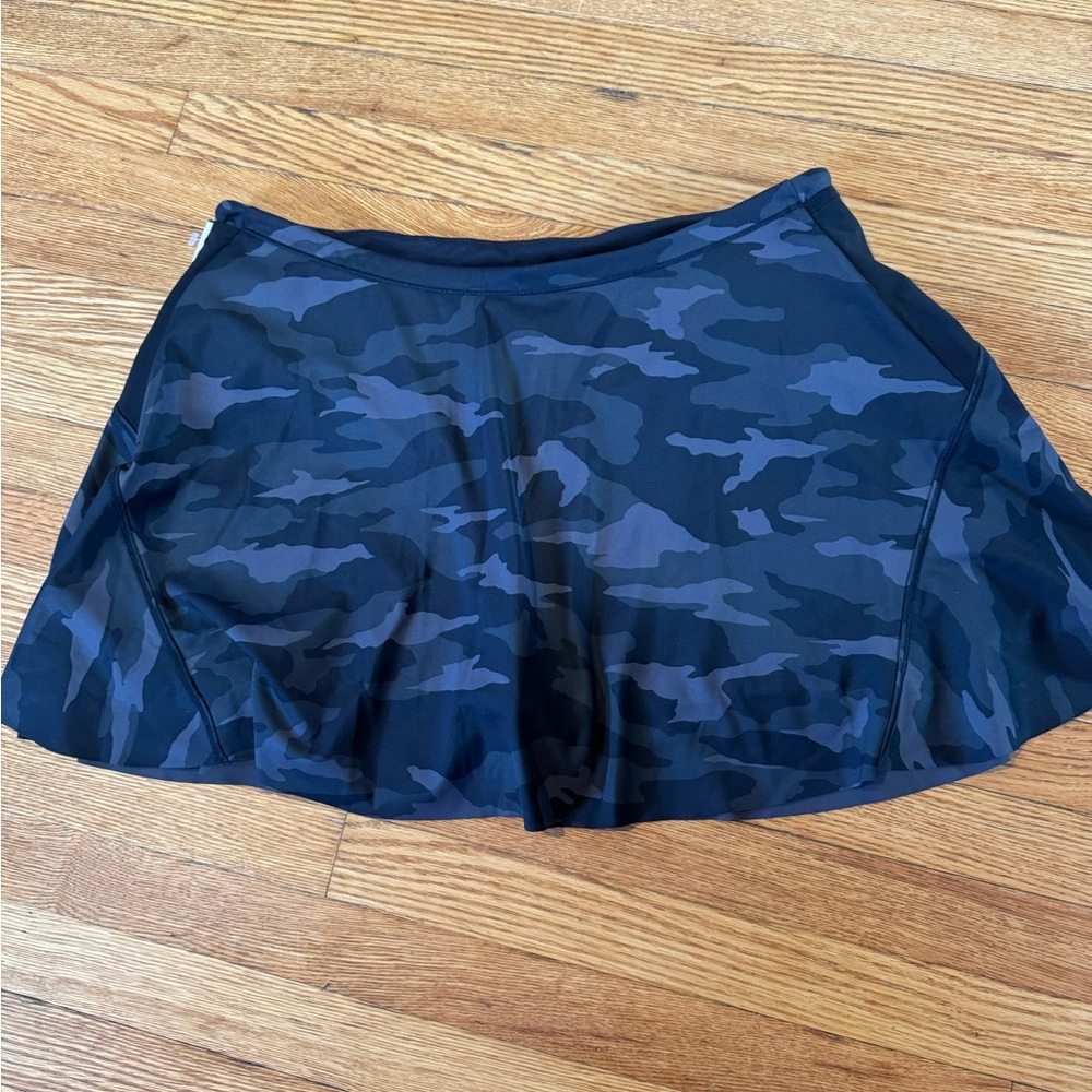 EUC athleta match point skirt size large